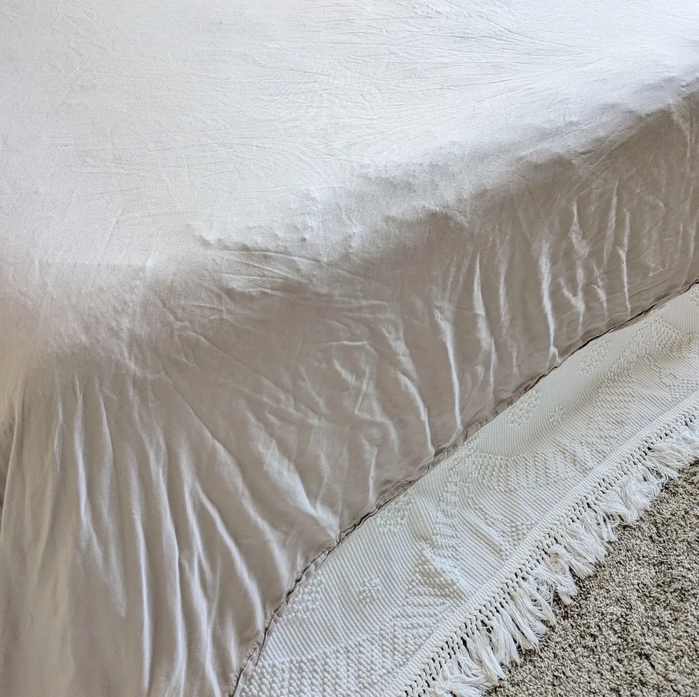 Cariloha Beige Queen Flat Sheet Sateen 100% Viscose From Bamboo Matte Flowy